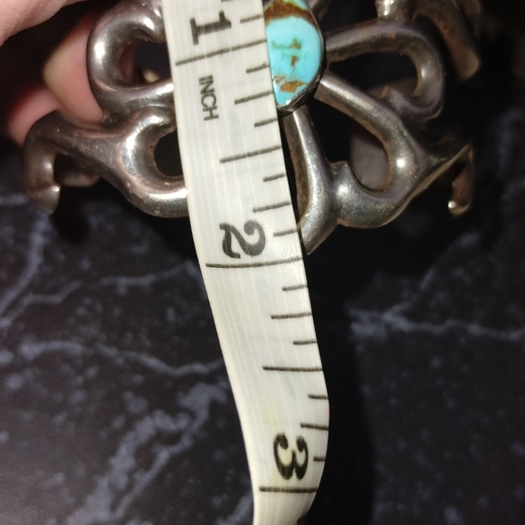 Authentic Sandcast Navajo cuff with genuine turquoise! Vintage/Antique - Picture 12 of 14